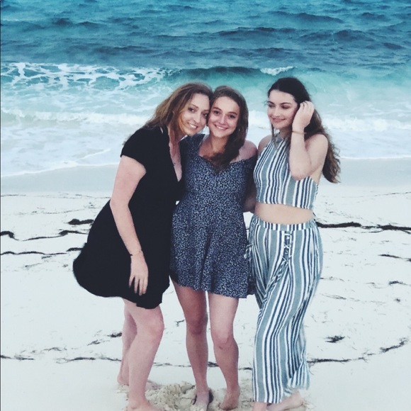 Haley Rose’s Closet 🌹 Welcome! - Picture 2 of 7